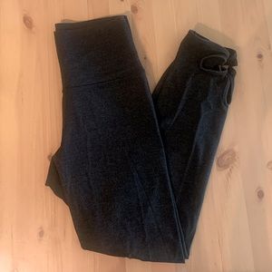 Aerie high-waisted charcoal gray leggings with flower cut out